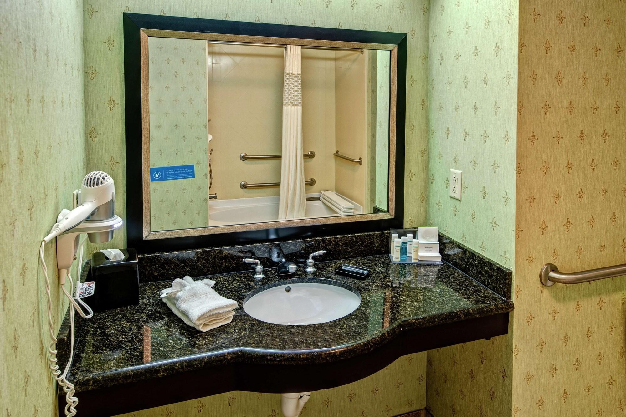 Hampton Inn Кроссвилл Экстерьер фото