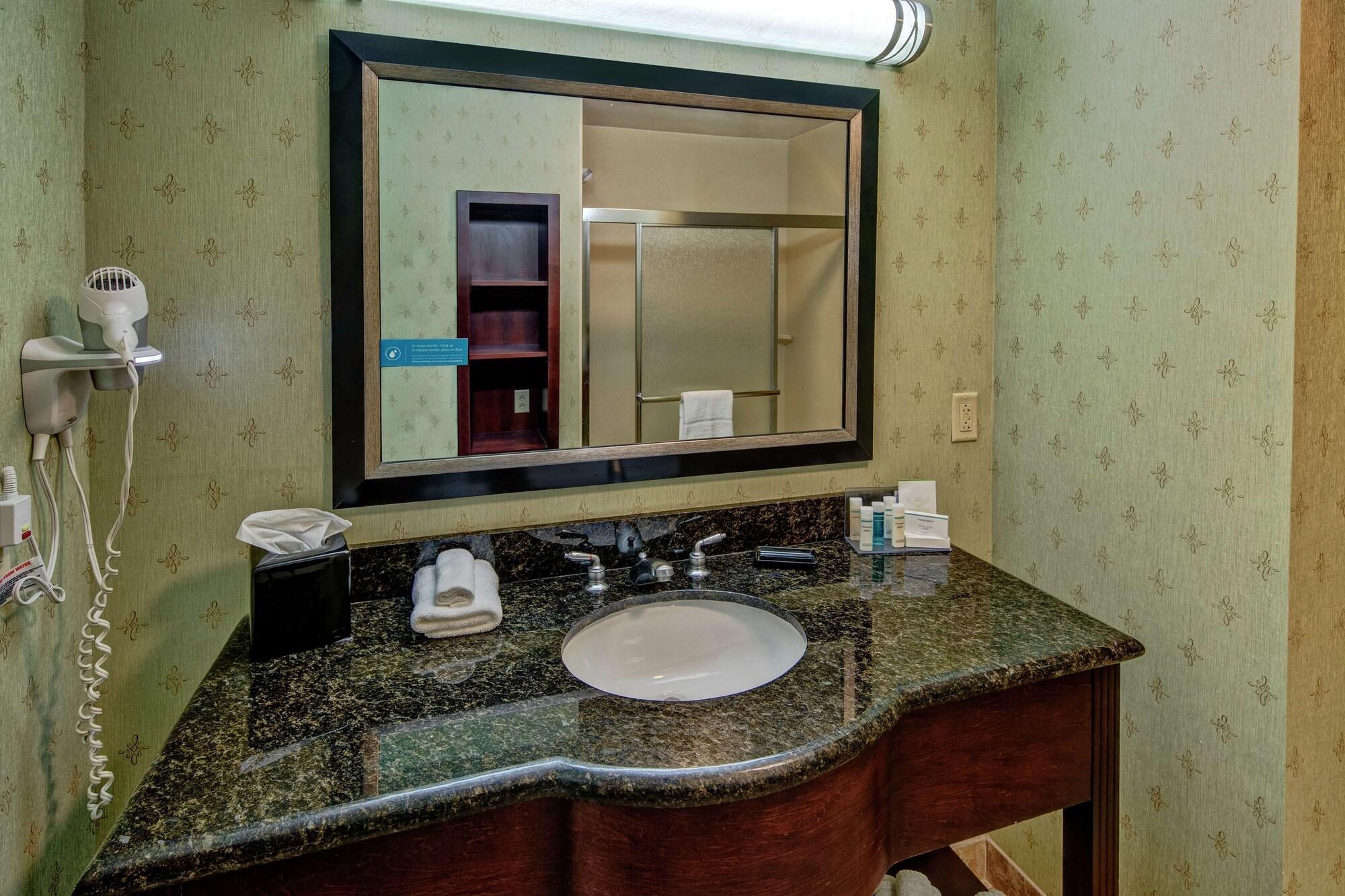 Hampton Inn Кроссвилл Экстерьер фото