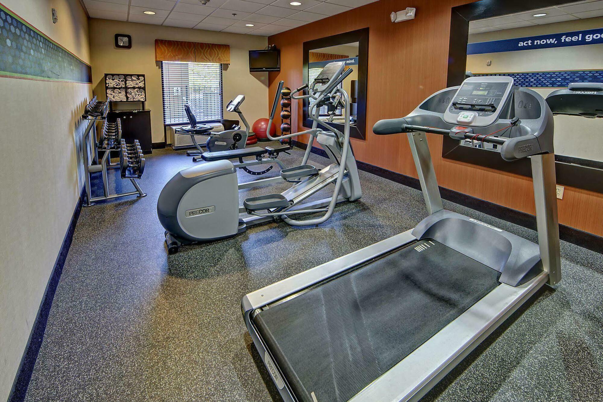 Hampton Inn Кроссвилл Экстерьер фото